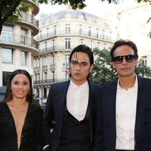 Anthony Delon avec son frère Alain-Fabien Delon et sa compagne Capucine Anav (habillée par Stevens Ishay Couture) aux arrivées de la 10ème édition du "Global Gift Gala" à l'hôtel Four Seasons George V à Paris, le 3 juin 2019. © Denis Guignebourg/Bestimage 