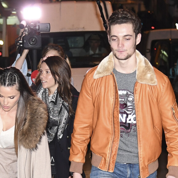 Exclusif - Louis Sarkozy et sa compagne Capucine Anav quittent le défilé du 22ème salon du chocolat à la porte de Versailles à Paris le 27 octobre 2016. Capucine Anav défilait devant son compagnon Louis Sarkozy dans une robe crée par le styliste Cameron Kham et chocolatée par Jean-Paul Hevin © Veeren-Perusseau/Bestimage