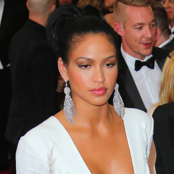 Elle fait référence aux violences conjugales subies par son amie Cassie.
Cassie et P. Diddy - Soirée Costume Institute Gala (Met Ball) au Metropolitan Museum, célébrant l'ouverture de Chine: à travers le miroir à New York