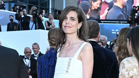 Charlotte Casiraghi divine en robe blanche après la séparation, une apparition très discrète à Cannes