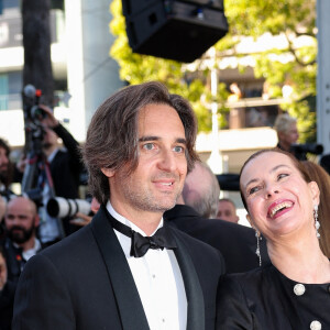 Dimitri Rassam et sa mère Carole Bouquet - Montée des marches du film " Megalopolis " lors du 77ème Festival International du Film de Cannes, au Palais des Festivals à Cannes. Le 16 mai 2024 © Jacovides-Moreau / Bestimage