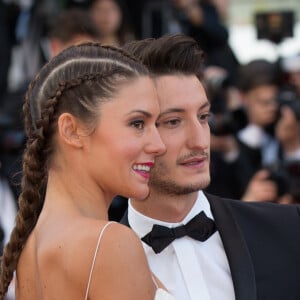 Pierre Niney et sa compagne Natasha Andrews - Montée des marches du film " How To Train Your Dragon 2" lors du 67 ème Festival du film de Cannes – Cannes le 16 mai 2014. 