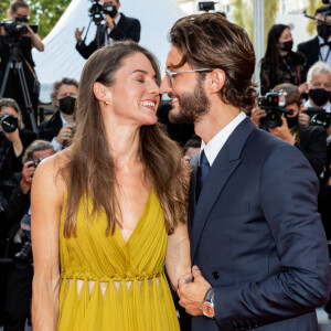 Comme en 2021.
Pierre Niney et sa femme Natasha Andrews - Montée des marches du film " OSS 117 : Alerte rouge en Afrique Noire " lors du 74ème Festival International du Film de Cannes. Le 17 juillet 2021 © Borde-Jacovides-Moreau / Bestimage