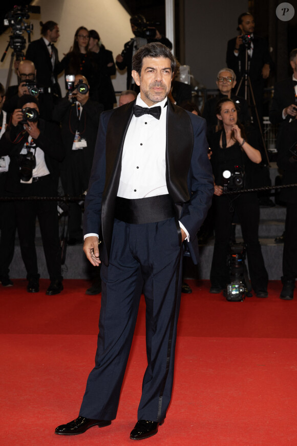 Pierfrancesco Favino à la montée des marches du film Parthenope lors du 77ᵉ Festival International du Film de Cannes, au Palais des Festivals à Cannes. Le 21 mai 2024 © Jacovides-Moreau / Bestimage