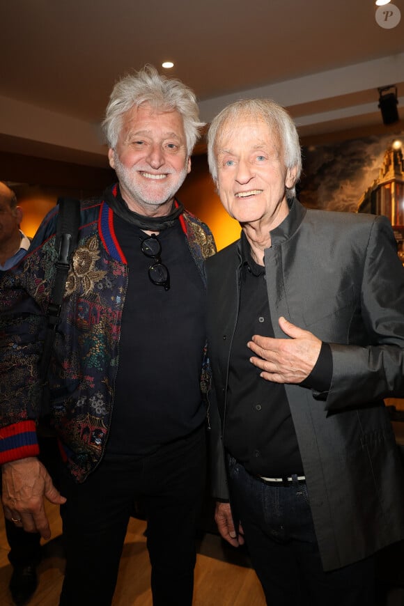 Gilbert Rozon et Dave - Dave célèbre son 80ème anniversaire sur la scène de Grand Rex à Paris le 21 mai 2024. Dave a enthousiasmé le public durant plus de deux heures, pour son concert anniversaire. © Coadic Guirec/Bestimage