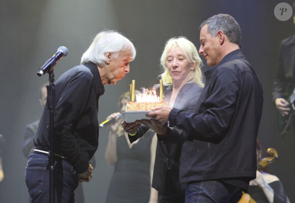 Dave, Sylvie Testud et Marc Olivier Fogiel - Dave célèbre son 80ème anniversaire sur la scène de Grand Rex à Paris le 21 mai 2024. Dave a enthousiasmé le public durant plus de deux heures, pour son concert anniversaire. © Coadic Guirec/Bestimage