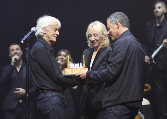 Dave, Sylvie Testud et Marc Olivier Fogiel - Dave célèbre son 80ème anniversaire sur la scène de Grand Rex à Paris le 21 mai 2024. Dave a enthousiasmé le public durant plus de deux heures, pour son concert anniversaire. © Coadic Guirec/Bestimage