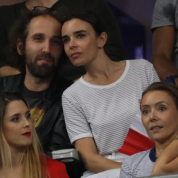 Elodie Bouchez et son mari Thomas Bangalter (groupe Daft Punk) dans les tribunes du stade de France lors du match de ligue des nations opposant la France à l'Allemagne à Saint-Denis, Seine Saint-Denis, France, le 16 octobre 2018. La France a gagné 2-1.