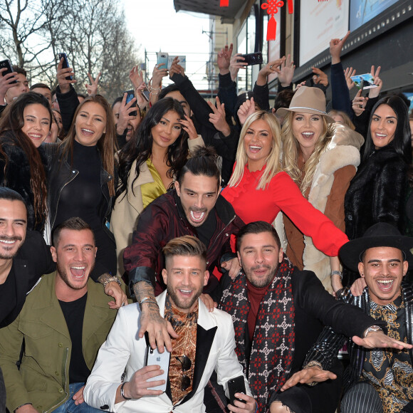 Benjamin Samat, Ness, Anthony Nacca, Alix, Paga (Anthony Paggini Neuron), Julien Tanti, Trystana Creusy, Carla Moreau, Kevin Guedj, Jessica Thivenin, Greg, Maeva Ghennam, Manon Marsault et Julien Bert à l'avant-première de la nouvelle saison de l'émission de télé-réalité "Les Marseillais Asian Tour" au cinéma Gaumont Champs-Elysées à Paris, France, le 13 février 2019. © Veeren/Bestimage