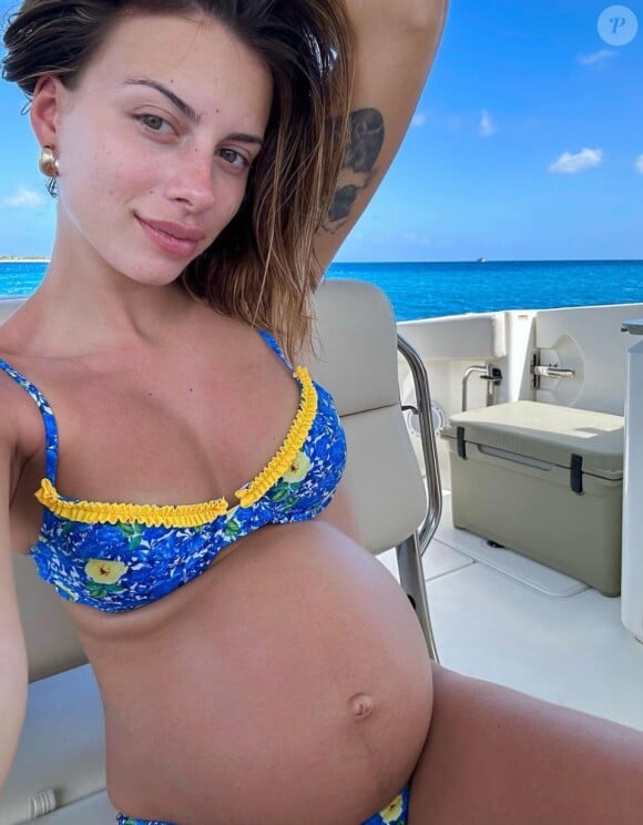 "Le plus merveilleux cadeau pour l'anniversaire de sa maman née le 21 mai il y'a 23 ans", s'est-elle réjouit
Sur instagram, Giuseppa a pris plaisir à immortaliser les moments clé de sa grossesse