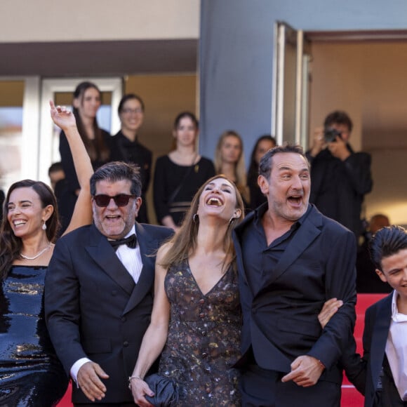 Anthony Bajon, Karim Leklou, François Civil, Alain Chabat, Adèle Exarchopoulos, Mallory Wanecque, Élodie Bouchez, Alain Attal, Audrey Diwan, Gilles Lellouche, Malik Frikah - Montée des marches du film " L'amour ouf " lors du 77ème Festival International du Film de Cannes, au Palais des Festivals à Cannes. Le 23 mai 2024 © Olivier Borde / Bestimage 