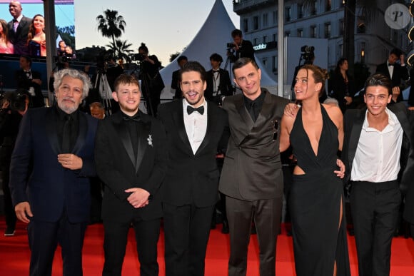 Alain Chabat, Anthony Bajon, François Civil, Raphaël Quenard, Adèle Exarchopoulos, Malik Frikah - Descente des marches du film " L'amour ouf " lors du 77ème Festival International du Film de Cannes, au Palais des Festivals à Cannes. Le 23 mai 2024 © Bruno Bebert / Bestimage 