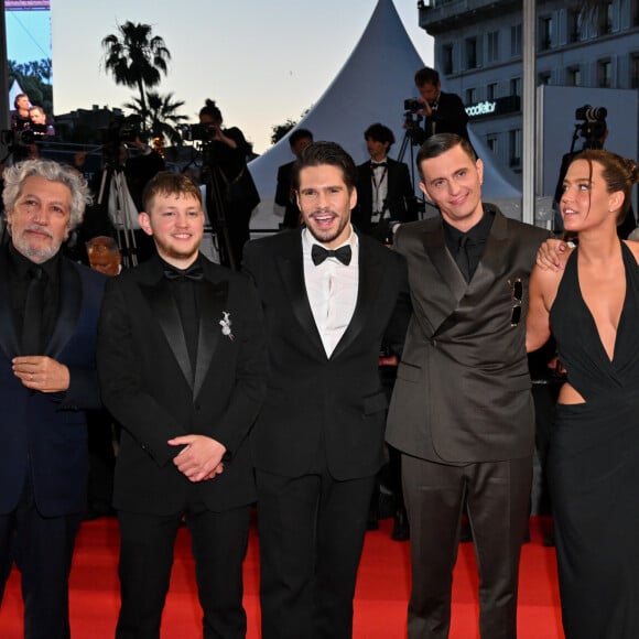 Alain Chabat, Anthony Bajon, François Civil, Raphaël Quenard, Adèle Exarchopoulos, Malik Frikah - Descente des marches du film " L'amour ouf " lors du 77ème Festival International du Film de Cannes, au Palais des Festivals à Cannes. Le 23 mai 2024 © Bruno Bebert / Bestimage 