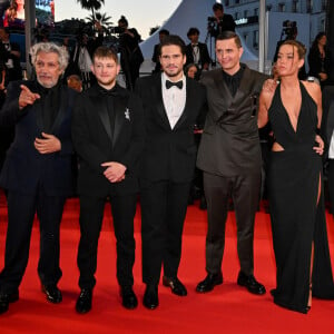 Alain Chabat, Anthony Bajon, François Civil, Raphaël Quenard, Adèle Exarchopoulos, Malik Frikah - Descente des marches du film " L'amour ouf " lors du 77ème Festival International du Film de Cannes, au Palais des Festivals à Cannes. Le 23 mai 2024 © Bruno Bebert / Bestimage 