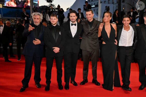 Alain Chabat, Anthony Bajon, François Civil, Raphaël Quenard, Adèle Exarchopoulos, Malik Frikah - Descente des marches du film " L'amour ouf " lors du 77ème Festival International du Film de Cannes, au Palais des Festivals à Cannes. Le 23 mai 2024 © Bruno Bebert / Bestimage 