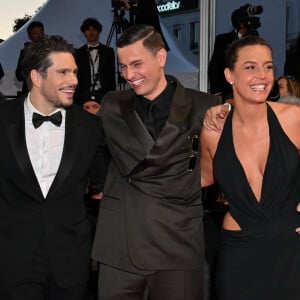 François Civil, Raphaël Quenard, Adèle Exarchopoulos - Descente des marches du film " L'amour ouf " lors du 77ème Festival International du Film de Cannes, au Palais des Festivals à Cannes. Le 23 mai 2024 © Bruno Bebert / Bestimage 