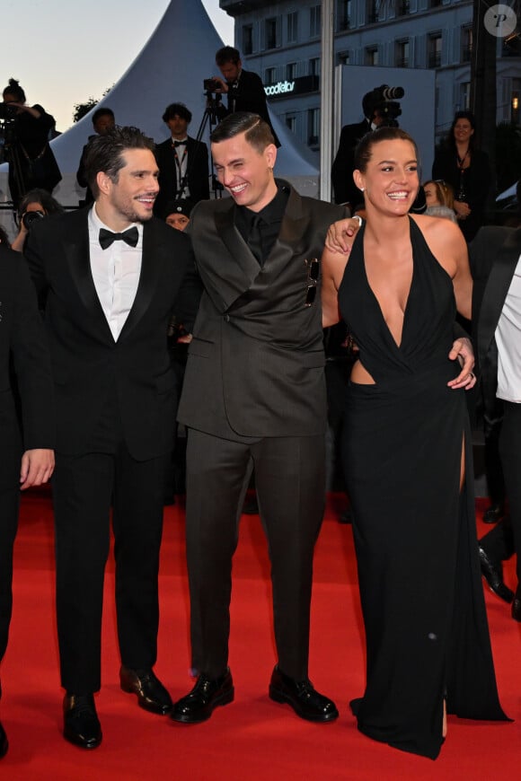 François Civil, Raphaël Quenard, Adèle Exarchopoulos - Descente des marches du film " L'amour ouf " lors du 77ème Festival International du Film de Cannes, au Palais des Festivals à Cannes. Le 23 mai 2024 © Bruno Bebert / Bestimage 