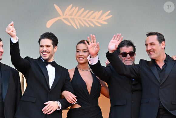 François Civil, Adèle Exarchopoulos, Alain Attal, Gilles Lellouche - Montée des marches du film " L'amour ouf " lors du 77ème Festival International du Film de Cannes, au Palais des Festivals à Cannes. Le 23 mai 2024 © Bruno Bebert / Bestimage 