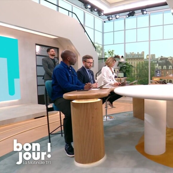 Bruce Toussaint y est entouré d'une équipe de chroniqueurs
L'équipe de "Bonjour !"