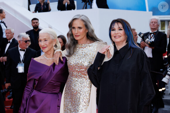 Helen Mirren, Andie MacDowell, Iris Berben - Montée des marches du film " La plus précieuse des marchandises " lors du 77ème Festival International du Film de Cannes, au Palais des Festivals à Cannes. Le 24 mai 2024 © Jacovides-Moreau / Bestimage 