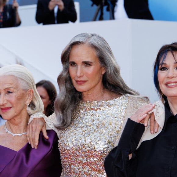 Helen Mirren, Andie MacDowell, Iris Berben - Montée des marches du film " La plus précieuse des marchandises " lors du 77ème Festival International du Film de Cannes, au Palais des Festivals à Cannes. Le 24 mai 2024 © Jacovides-Moreau / Bestimage 