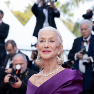 Helen Mirren - Montée des marches du film " La plus précieuse des marchandises " lors du 77ème Festival International du Film de Cannes, au Palais des Festivals à Cannes. Le 24 mai 2024 © Olivier Borde / Bestimage 