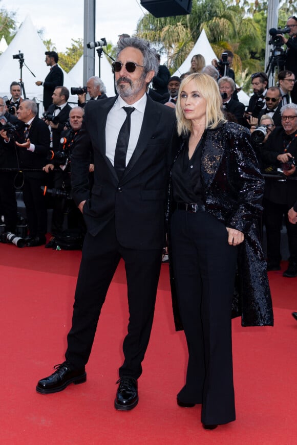 Frédéric Chaudier et sa femme Emmanuelle Béart - Montée des marches du film " La plus précieuse des marchandises " lors du 77ème Festival International du Film de Cannes, au Palais des Festivals à Cannes. Le 24 mai 2024 © Olivier Borde / Bestimage 