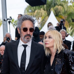 Frédéric Chaudier et sa femme Emmanuelle Béart - Montée des marches du film " La plus précieuse des marchandises " lors du 77ème Festival International du Film de Cannes, au Palais des Festivals à Cannes. Le 24 mai 2024 © Olivier Borde / Bestimage 