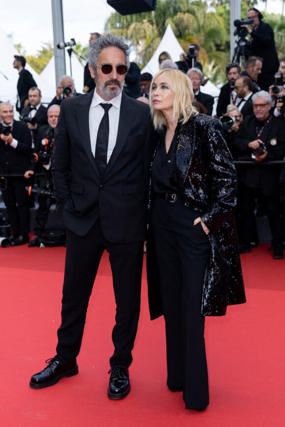 Frédéric Chaudier et sa femme Emmanuelle Béart - Montée des marches du film " La plus précieuse des marchandises " lors du 77ème Festival International du Film de Cannes, au Palais des Festivals à Cannes. Le 24 mai 2024 © Olivier Borde / Bestimage 