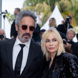 Frédéric Chaudier et sa femme Emmanuelle Béart - Montée des marches du film " La plus précieuse des marchandises " lors du 77ème Festival International du Film de Cannes, au Palais des Festivals à Cannes. Le 24 mai 2024 © Olivier Borde / Bestimage 