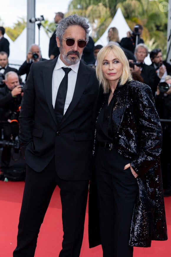 Frédéric Chaudier et sa femme Emmanuelle Béart - Montée des marches du film " La plus précieuse des marchandises " lors du 77ème Festival International du Film de Cannes, au Palais des Festivals à Cannes. Le 24 mai 2024 © Olivier Borde / Bestimage 