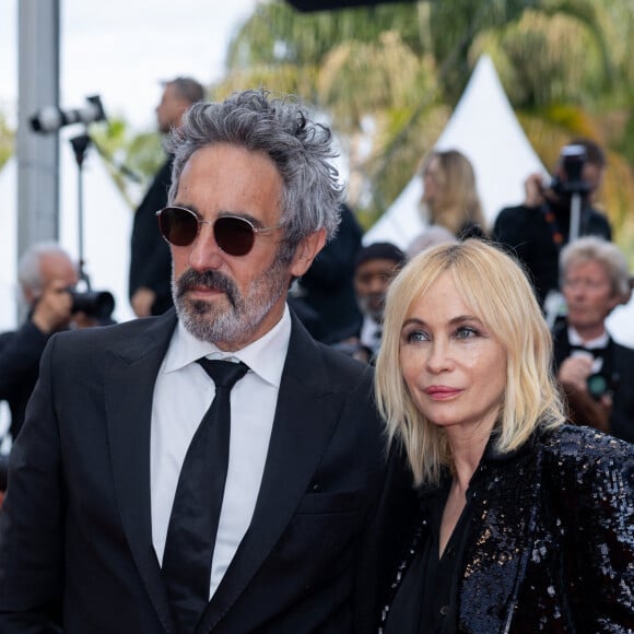 Frédéric Chaudier et sa femme Emmanuelle Béart - Montée des marches du film " La plus précieuse des marchandises " lors du 77ème Festival International du Film de Cannes, au Palais des Festivals à Cannes. Le 24 mai 2024 © Olivier Borde / Bestimage