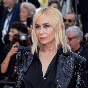 Emmanuelle Béart a fait une nouvelle apparition au Festival de Cannes et bien accompagnée
Emmanuelle Béart - Montée des marches du film " La plus précieuse des marchandises " lors du 77ème Festival International du Film de Cannes, au Palais des Festivals à Cannes. © Olivier Borde / Bestimage 