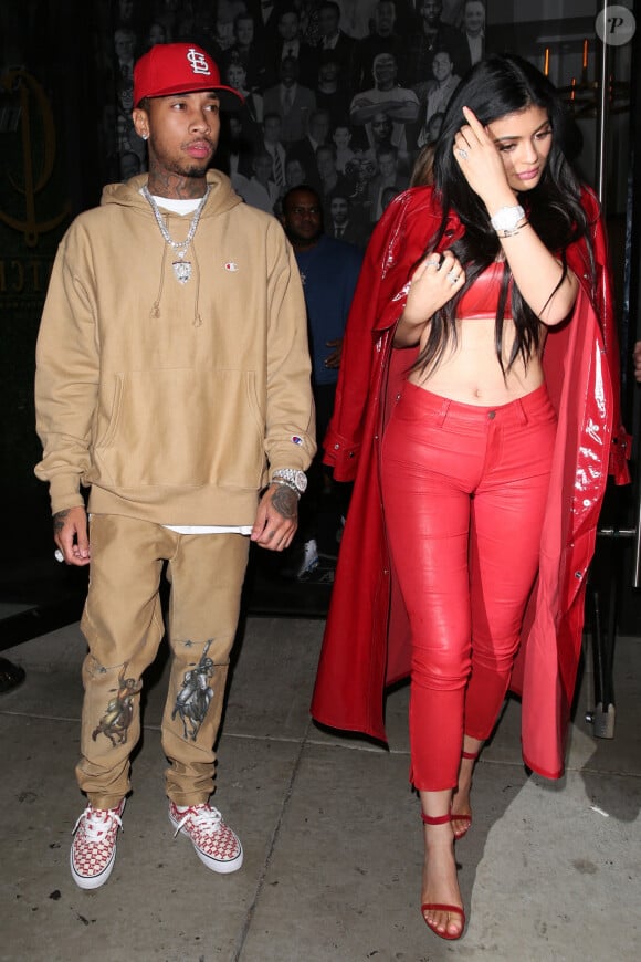 Kylie Jenner et Tyga ont été aperçus à Catch LA pour une soirée en amoureux. Le couple s'affiche en rouge alors qu'ils quittent le restaurant WeHo, le 9 décembre 2016 à Los Angeles. AKM-GSI/ABACAPRESS.COM