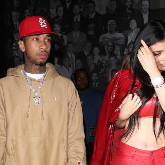 Kylie Jenner et Tyga ont été aperçus à Catch LA pour une soirée en amoureux. Le couple s'affiche en rouge alors qu'ils quittent le restaurant WeHo, le 9 décembre 2016 à Los Angeles. AKM-GSI/ABACAPRESS.COM