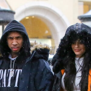 Le jeune couple hollywoodien Kylie Jenner et Tyga se sont arrêtés chez Polacheck's Jewelers sous une pluie battante, pantalons Adidas et parkas assortis, le 26 novembre 2016. Photo by GSI/ABACAPRESS.COM