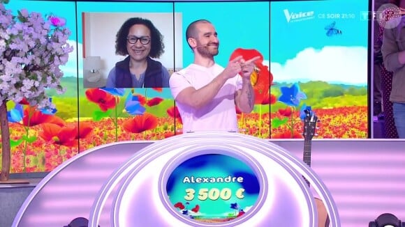 En effet, Alexandre a participé à la saison 2 de "The Voice" aux côtés de Yoann Fréget.
"Les 12 Coups de midi" sur TF1 samedi 25 mai 2024.
