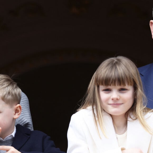 Le prince Albert II de Monaco, la princesse Charlène de Monaco et leurs enfants, le prince Jacques de Monaco, marquis des Baux, et la princesse Gabriella de Monaco, comtesse de Carladès - Le prince de Monaco fête son anniversaire (66 ans) en famille sur la Place du Palais princier de Monaco, le 14 mars 2024. © Claudia Albuquerque/Bestimage 