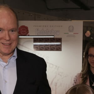 Le prince Albert II de Monaco, accompagné par le prince héréditaire Jacques et la princesse Gabriella, a visité le 1er Chocolashow, un salon du chocolat installé dans le Tunnel Riva à Monaco, le 9 mai 2024. Lors de cette 1ere édition, huit artistes élèves du Pavillon Bosio ont réalisé des sculptures en chocolat, chacune attribué à une association caritative après un tirage au sort réalisé par le prince souverain. Les sculptures ont été vendues aux enchères à la fin de la journée et le prix de la vente a été reversé à chaque association. Le prince et ses enfants ont aussi participé à la création d'une oeuvre originale en signant une pièce chocolatée. © Claudia Albuquerque / Bestimage 