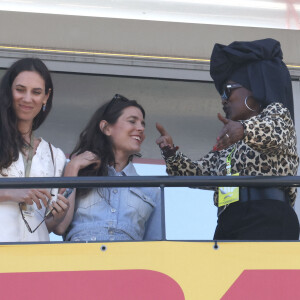 Samedi 25 mai, plusieurs membres de la famille royale monégasque ont assisté aux qualifications de Charles Leclerc.
Khadja Nin, Tatiana Santo Domingo et Charlotte Casiraghi lors des qualifications du 81ème Grand Prix de Formule 1 (F1) de Monaco, le 25 mai 2024. © Claudia Albuquerque/Bestimage