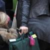 La comédienne hollywoodienne Gwyneth Paltrow et ses enfants - Apple et Moses - à la sortie de leur école, à Londres, le 11 mars 2010.