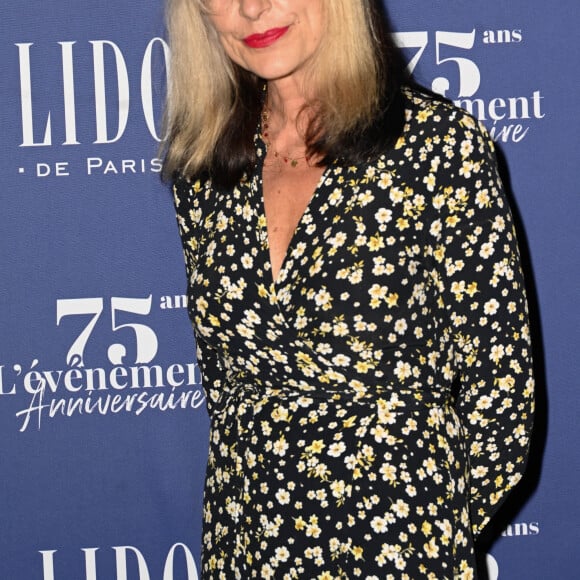 Pour se faire, elle vient de lancer une cagnotte où ses fans pourront l'aider financièrement 
 
La chanteuse Lio - People lors des 75 ans du Lido à Paris. Le 18 septembre 2021 © Coadic Guirec / Bestimage