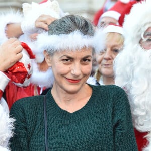 "Je n'ai pas les sous pour continuer et faire ce disque qui voyage en moi depuis 2020", se justifie Lio
 
Plus de 250 personnes ont participé, vêtues en Père Noël, à la première Grande Parade des Pères Noël de la Côte d'Azur, avec comme marraine la chanteuse et comédienne Lio, à Vallauris Golfe-Juan, le 20 décembre 2014.