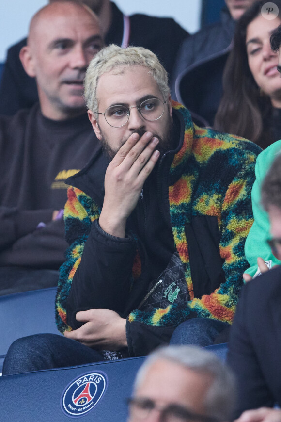 Hakim Jemili - Célébrités dans les tribunes du match de Ligue 1 Uber Eats "PSG-Toulouse" (1-3) au Parc des Princes à Paris le 12 mai 2024. © Cyril Moreau/Bestimage