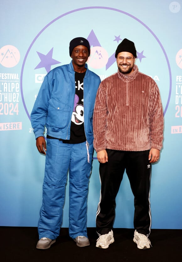 Ahmed Sylla, Hakim Jemili pour le film "Ici et Là-Bas" dans le cadre du au photocall du 27éme Festival International du Film de Comédie de l'Alpe d'Huez, France, le 19 janvier 2024. © Dominique Jacovides/Bestimage 