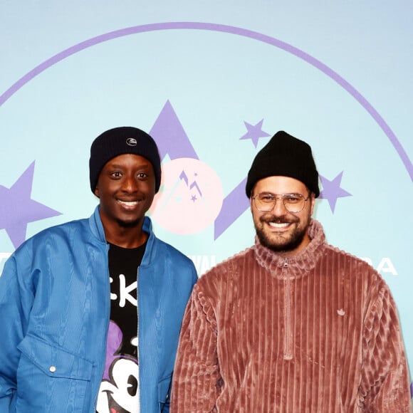 Ahmed Sylla, Hakim Jemili pour le film "Ici et Là-Bas" dans le cadre du au photocall du 27éme Festival International du Film de Comédie de l'Alpe d'Huez, France, le 19 janvier 2024. © Dominique Jacovides/Bestimage 