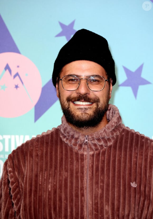 Tous les deux ont un fils de 3 ans ensemble. 
Hakim Jemili pour le film "Ici et Là-Bas" dans le cadre du au photocall du 27éme Festival International du Film de Comédie de l'Alpe d'Huez, France, le 19 janvier 2024. © Dominique Jacovides/Bestimage 