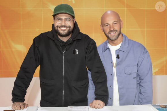 Exclusif - Hakim Jemili, Franck Gastambide lors de l'émission Touche pas à mon poste (TPMP) diffusée en direct sur C8 le 11 octobre 2021. © Jack Tribeca / Bestimage 