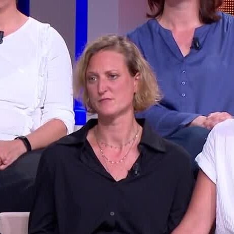 La mère de Lina, disparue depuis 8 mois, n'évite pas les remarques déplacées après son passage face à Julien Courbet
