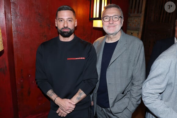 C'est ainsi qu'Hugo Manos est apparu dans un look noir casual tandis que Laurent Ruquier a opté pour un costume.
Hugo Manos et Laurent Ruquier lors de la soirée de Sylvie Tellier pour son 46e anniversaire mais aussi le lancement de son livre "Couronne et préjugés", organisée par Five Eyes Production au Buddha Bar à Paris, le 28 mai 2024. Photo by Jerome Dominé/ABACAPRESS.COM